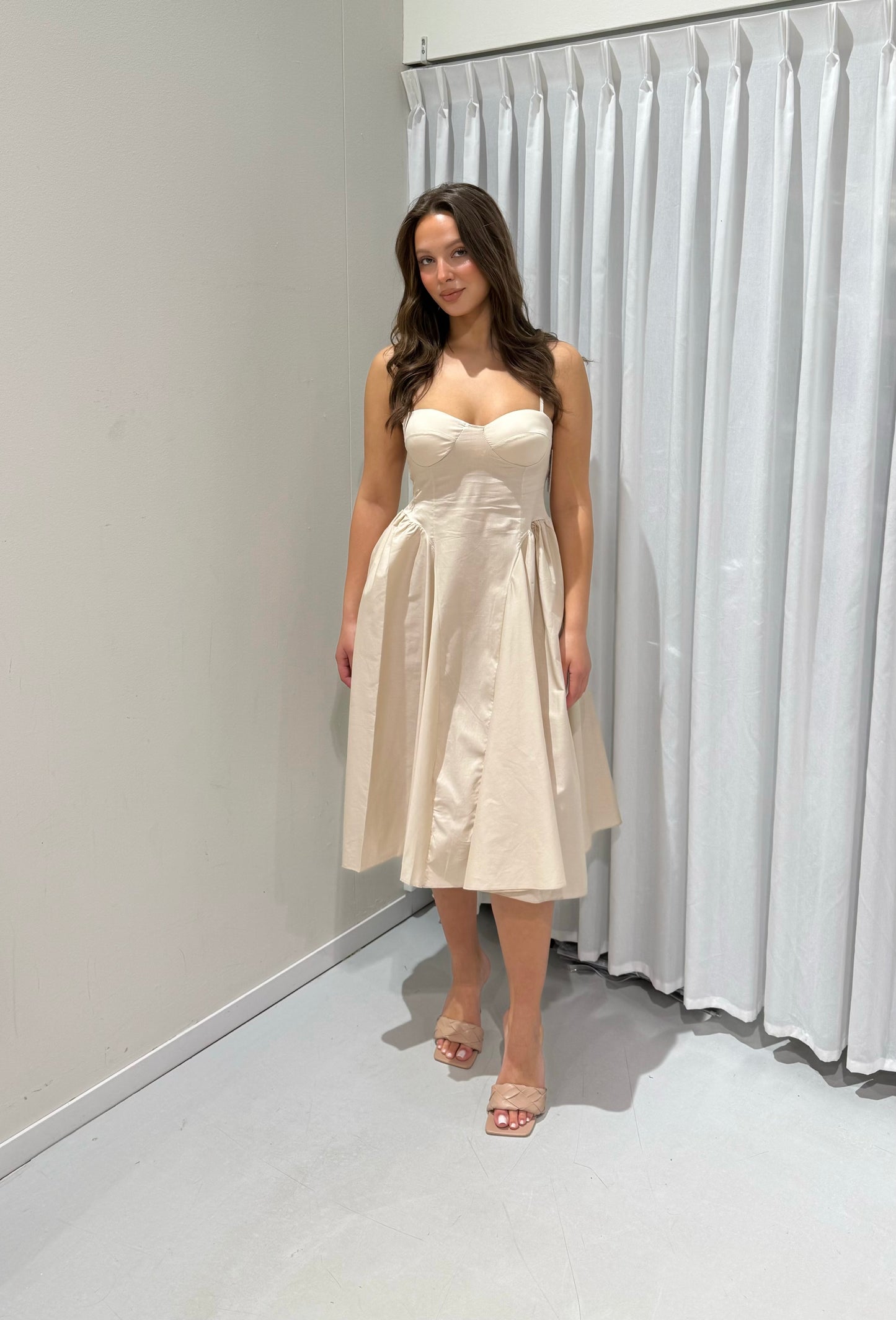Stella dress beige