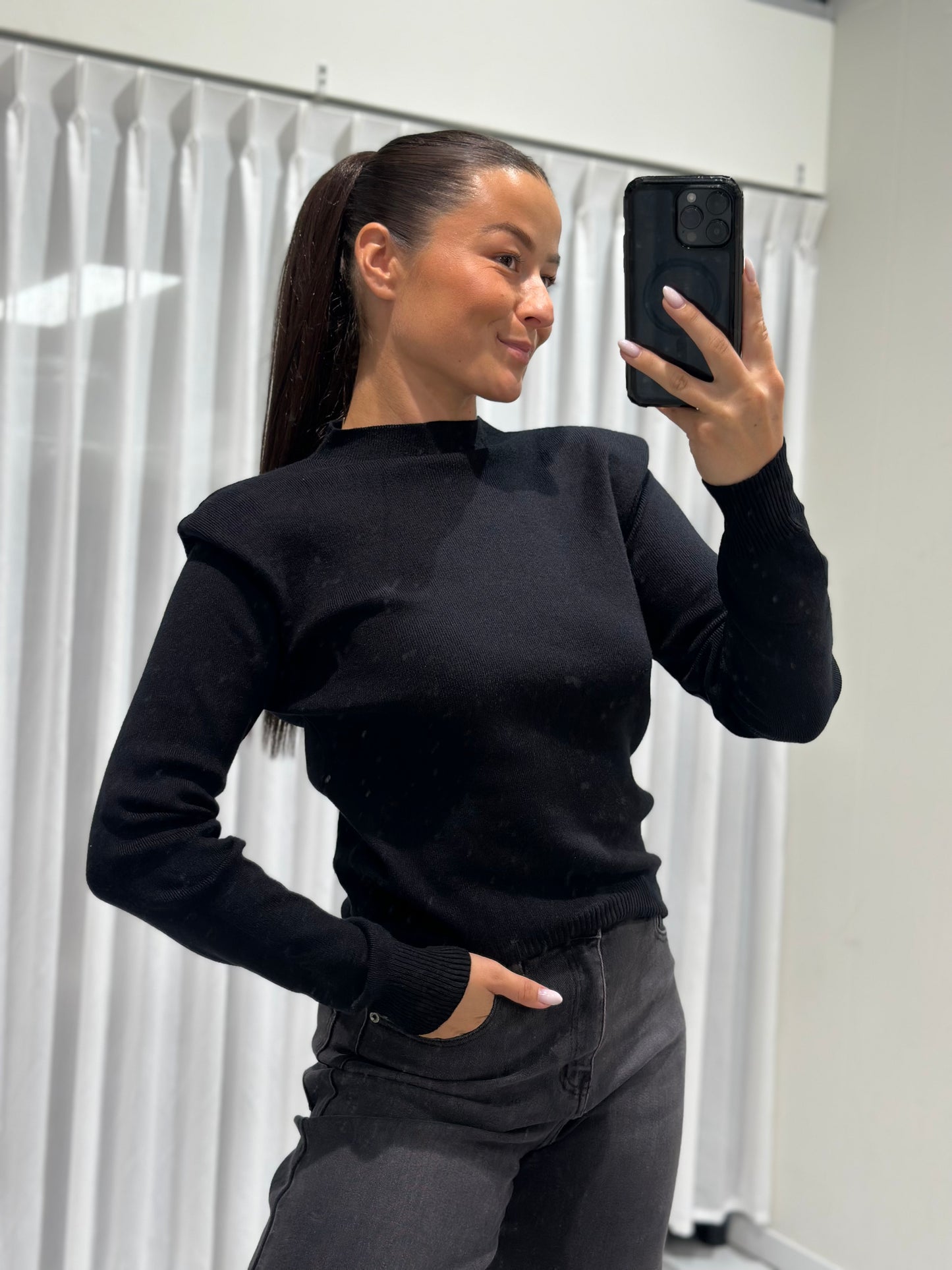 Serena top black