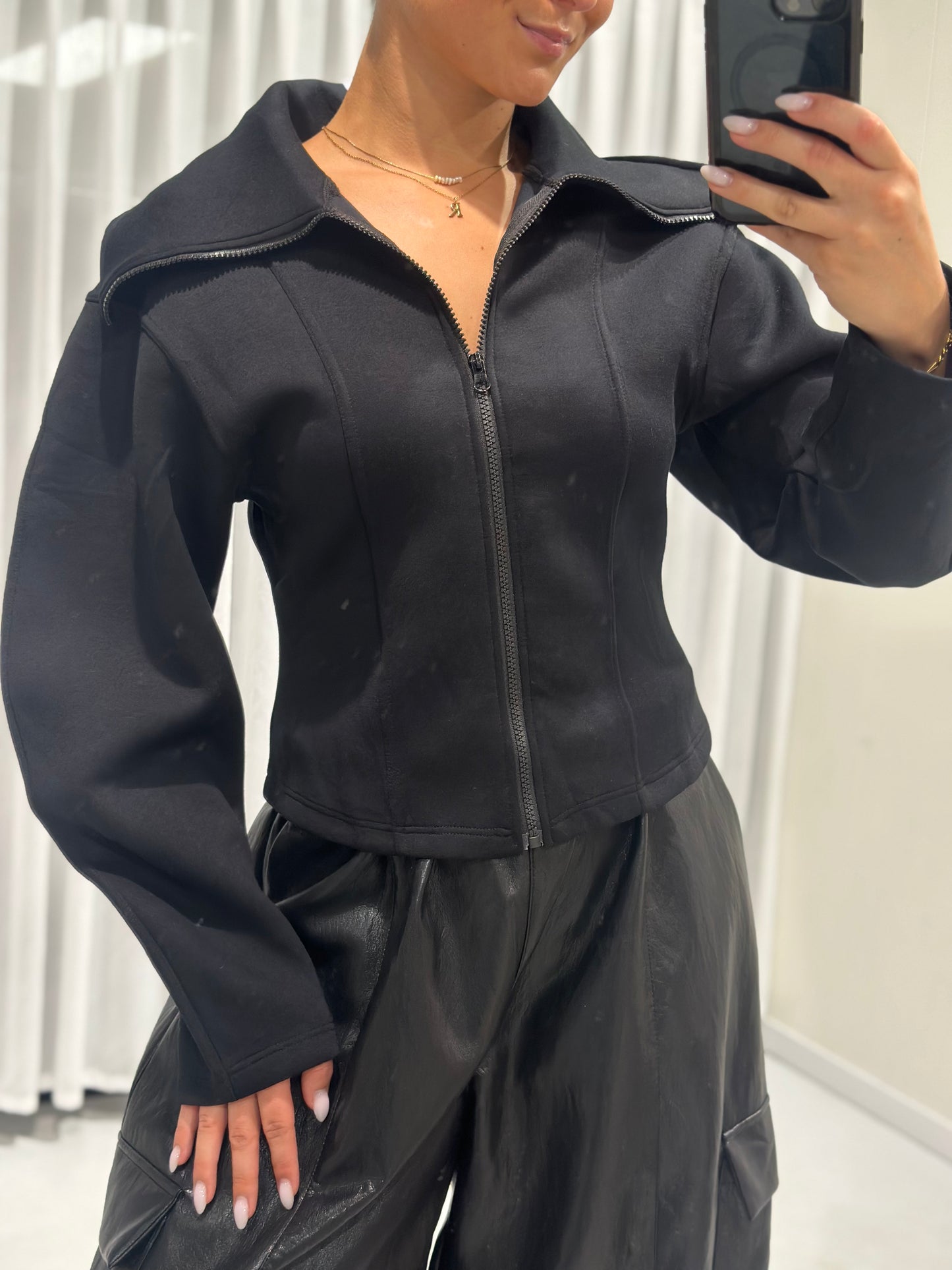 Ruth vest black