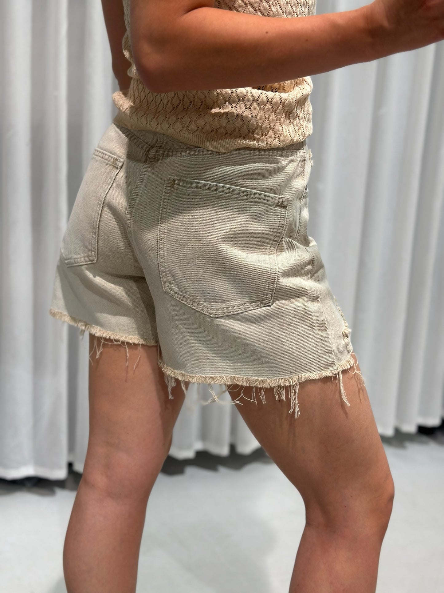 Lena laulia short beige