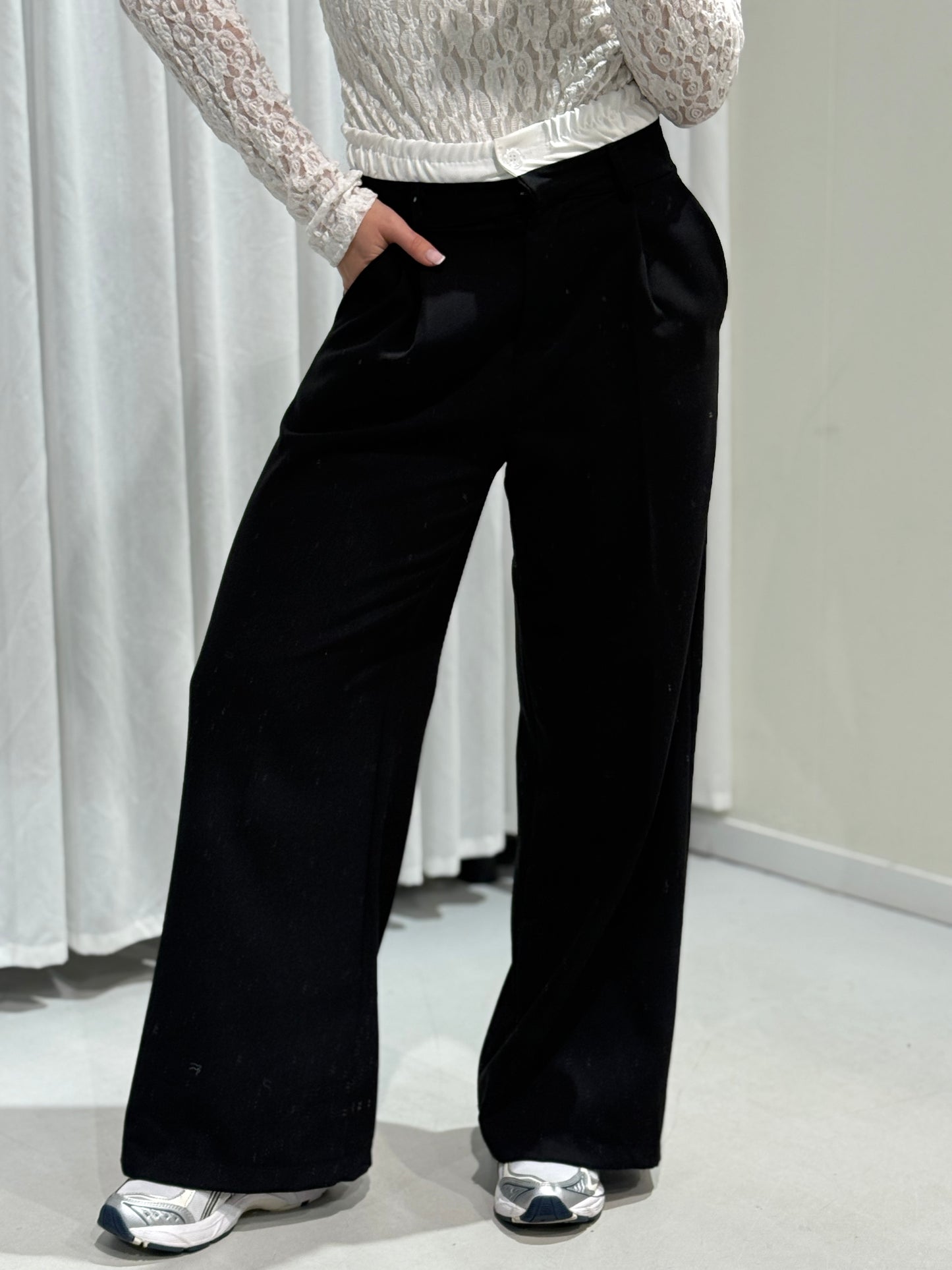 Nicolette pants black