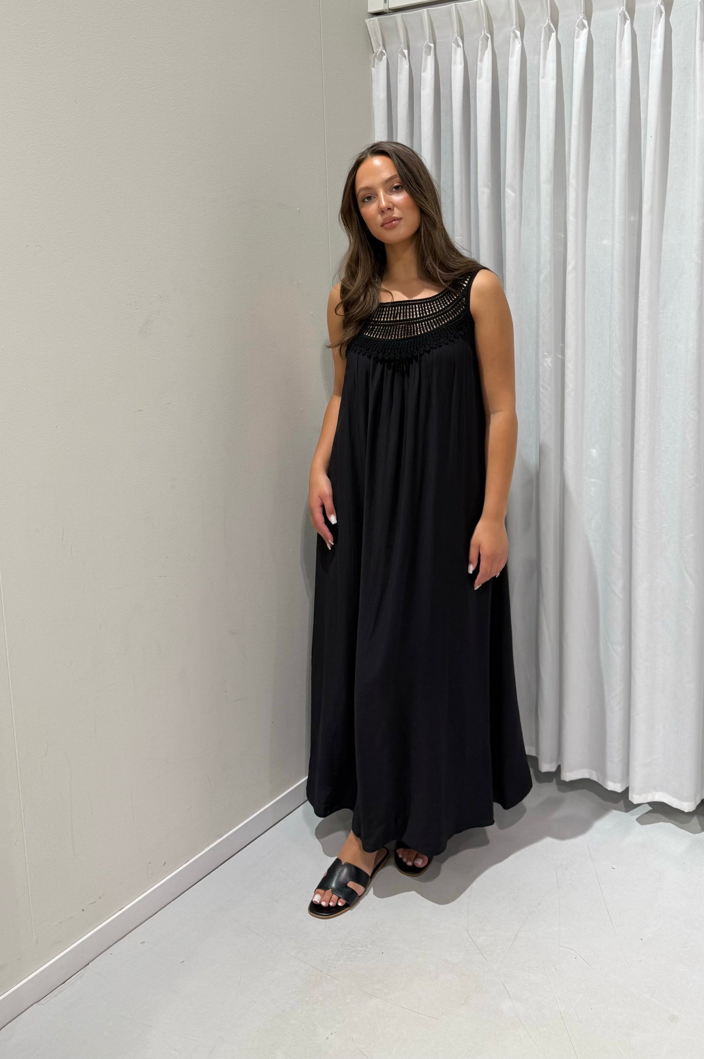 Mila dress black