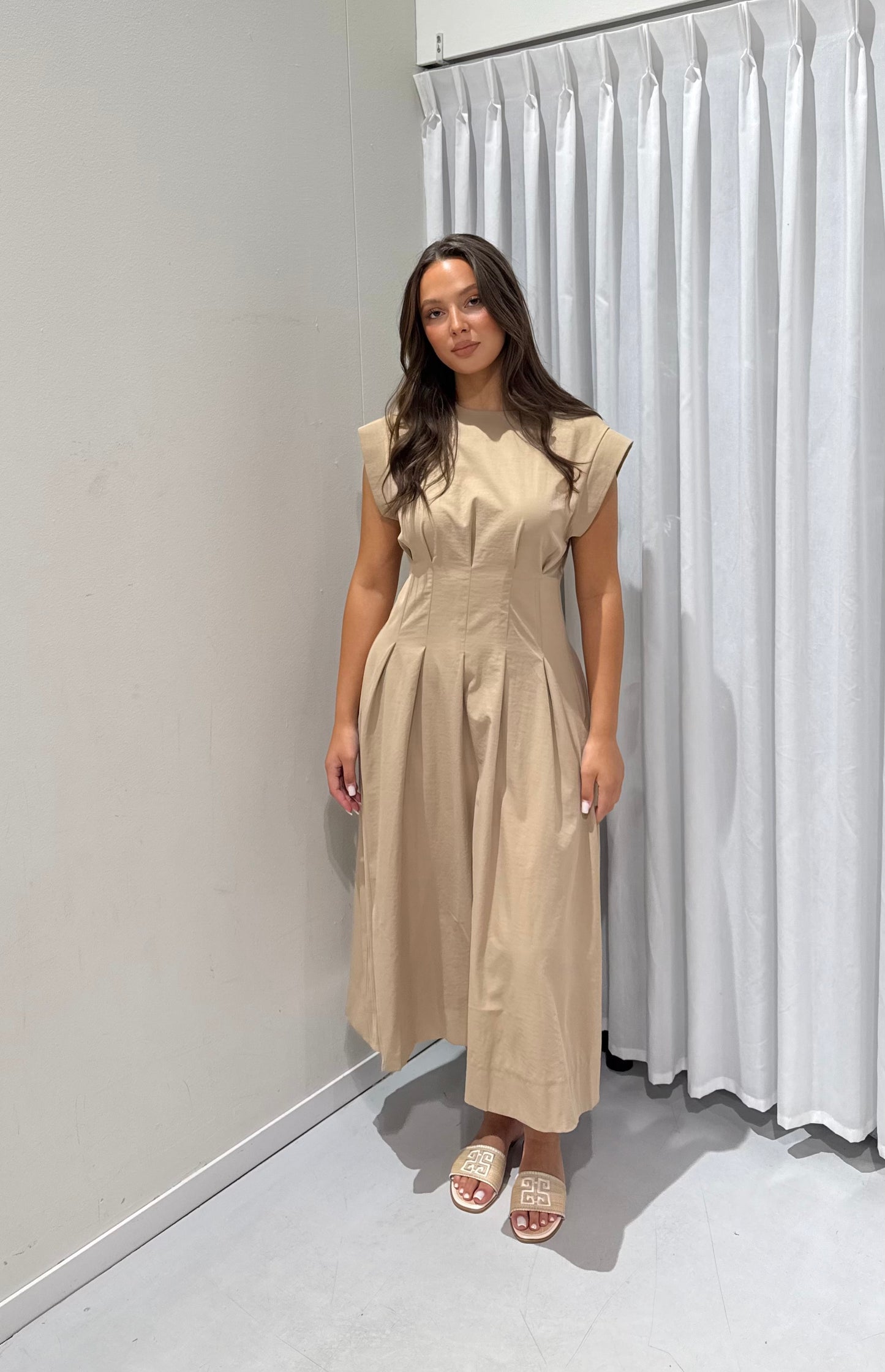 Noor dress taupe