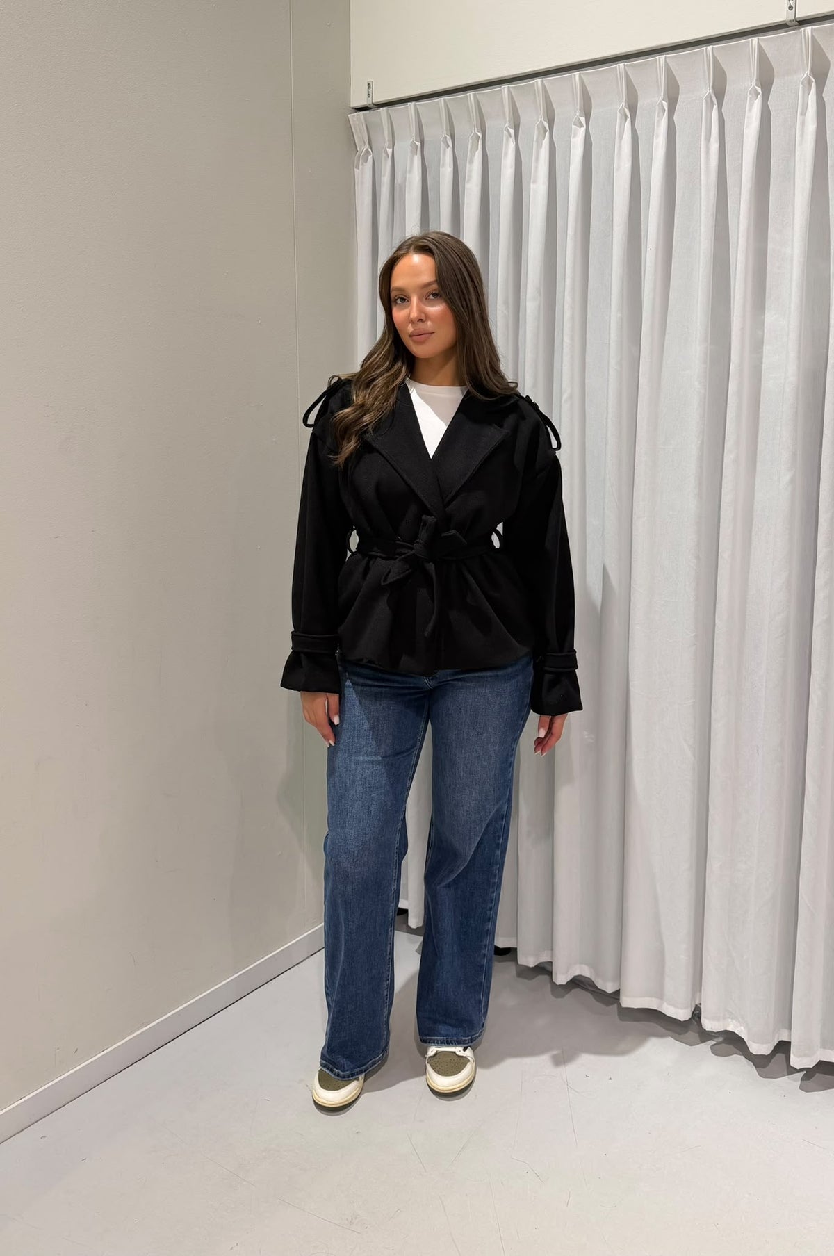 Sage belted jacket black