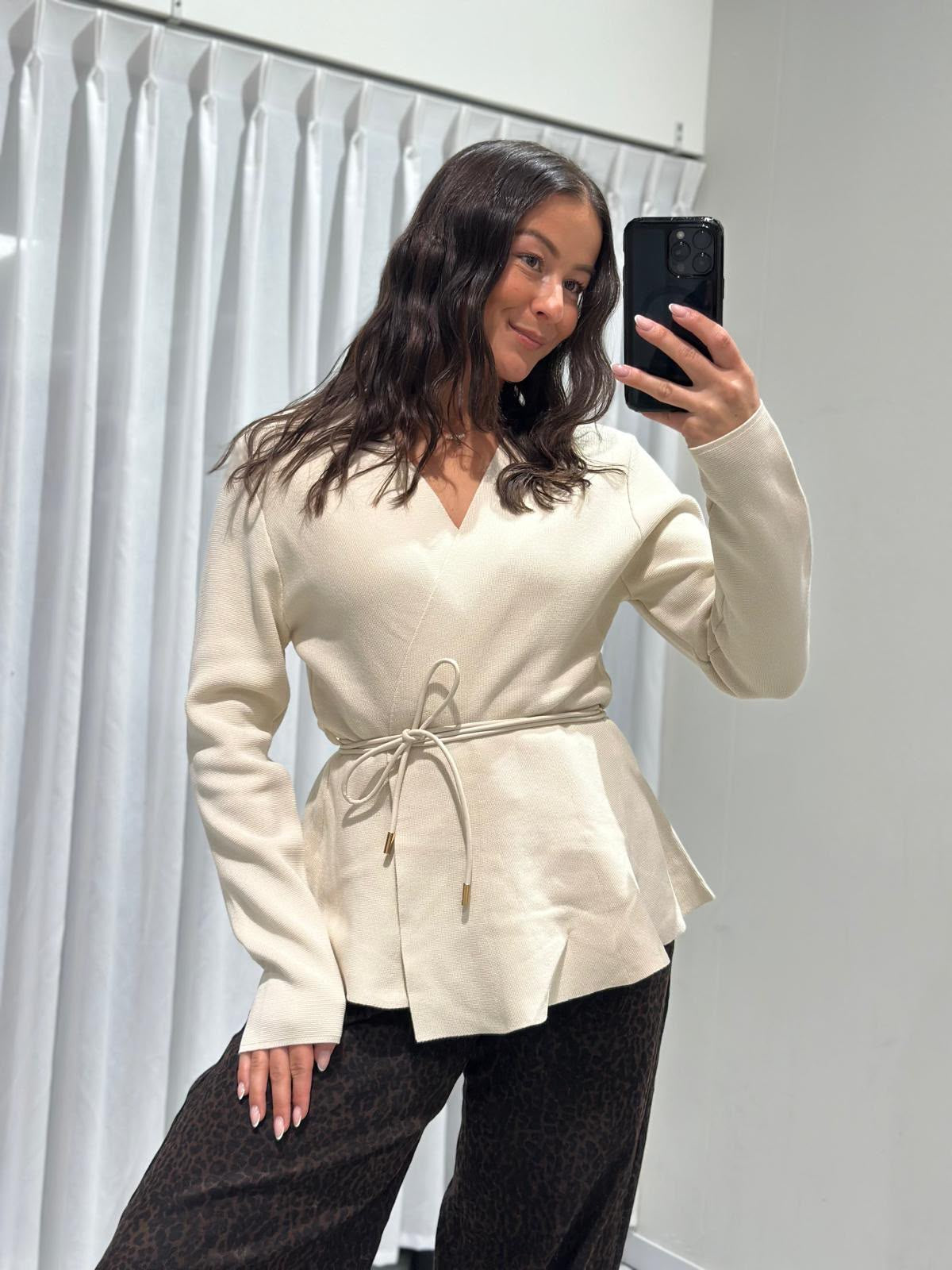 Elara wrap top beige