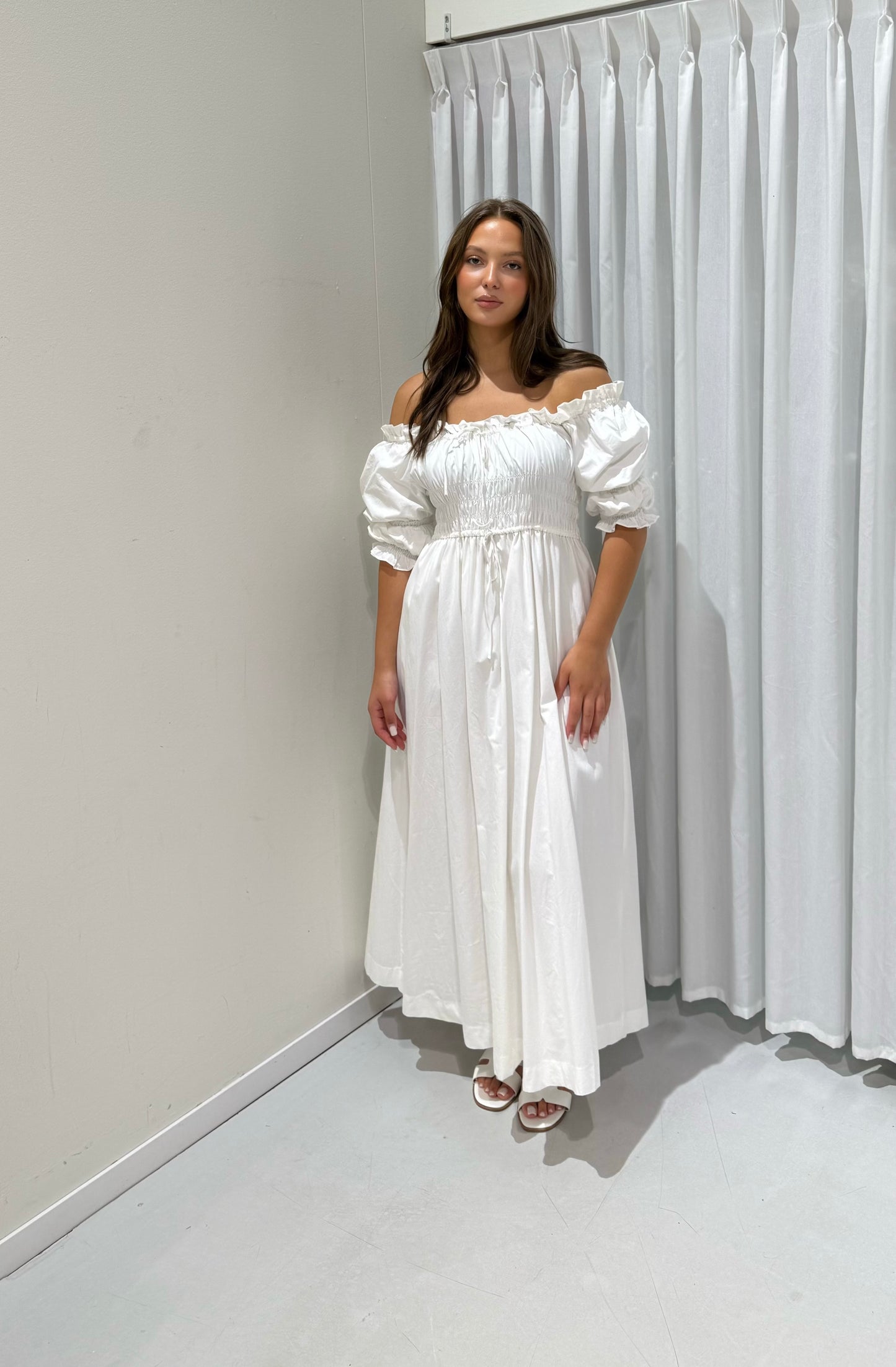 Avel dress white