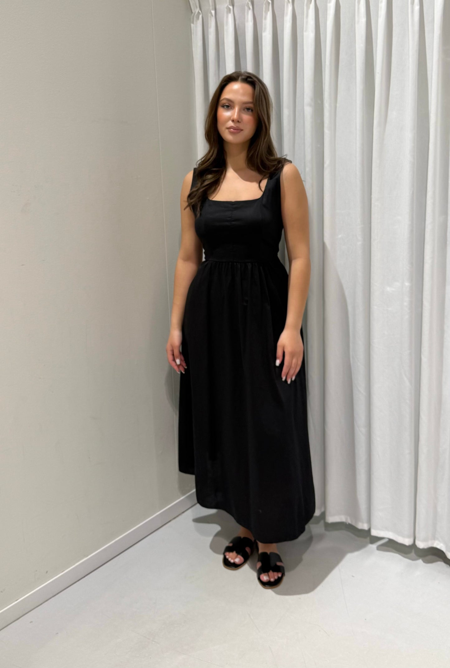 Madison dress black