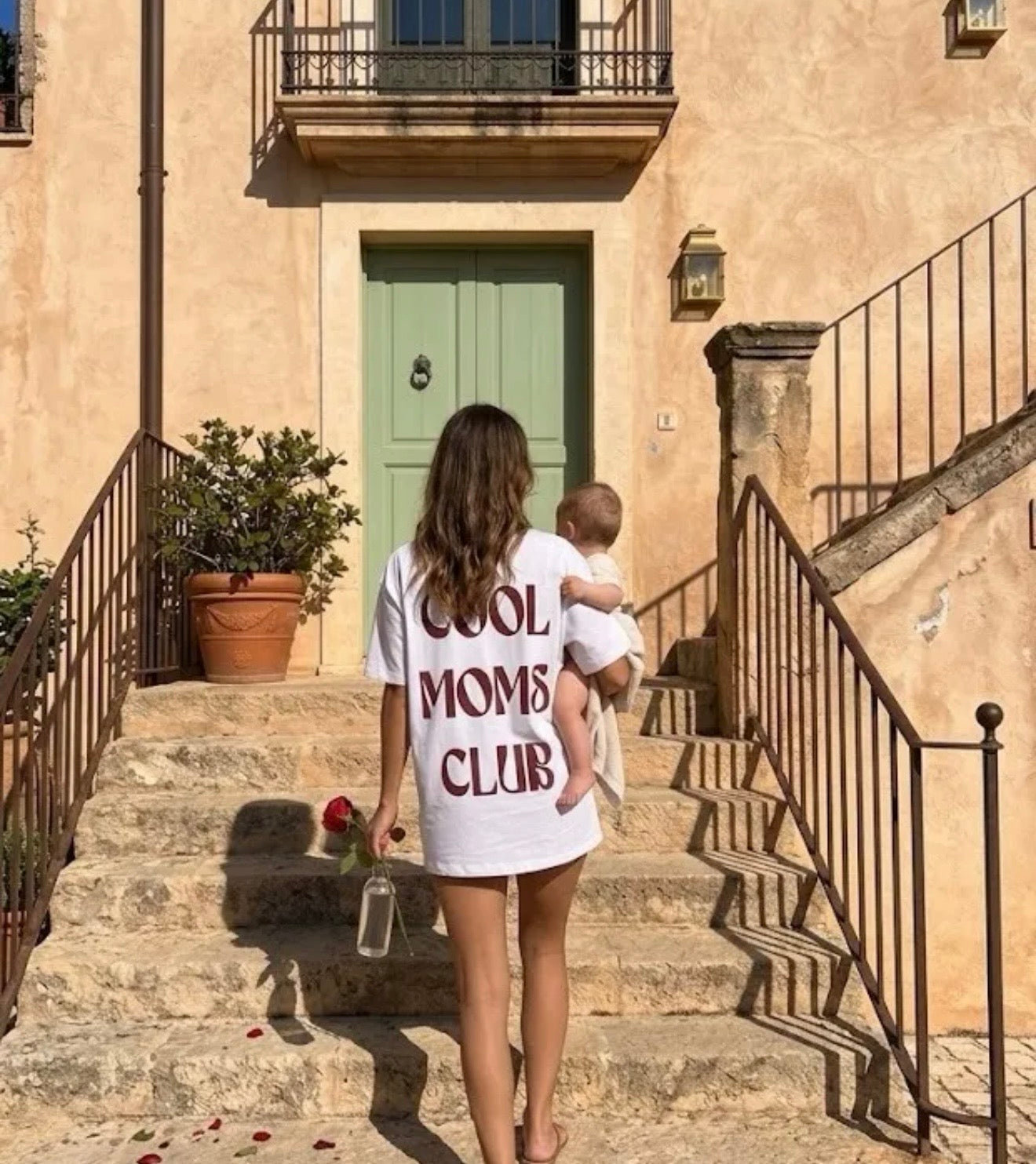 Cool moms tee white