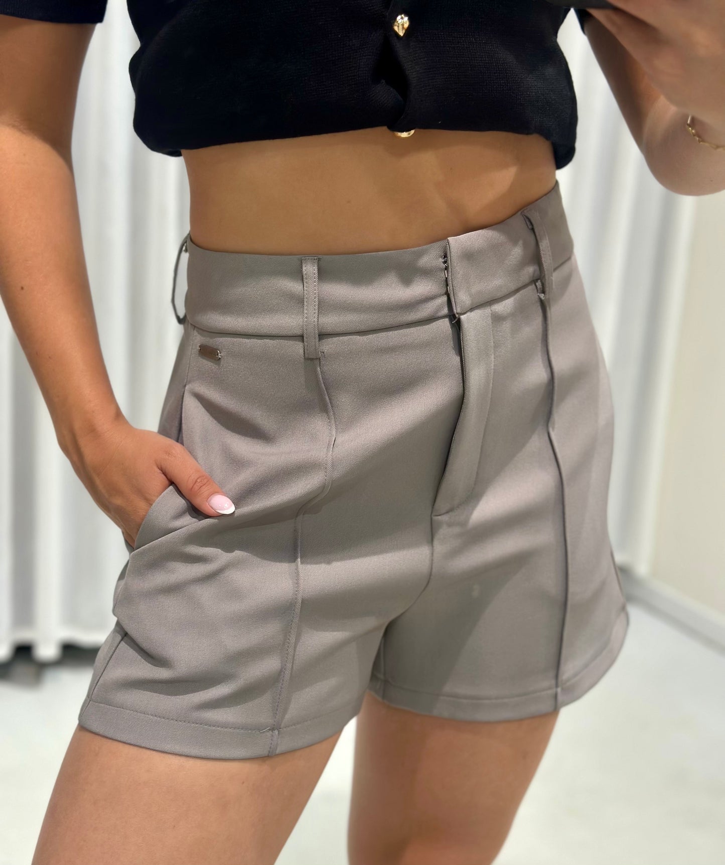 Anna short grey