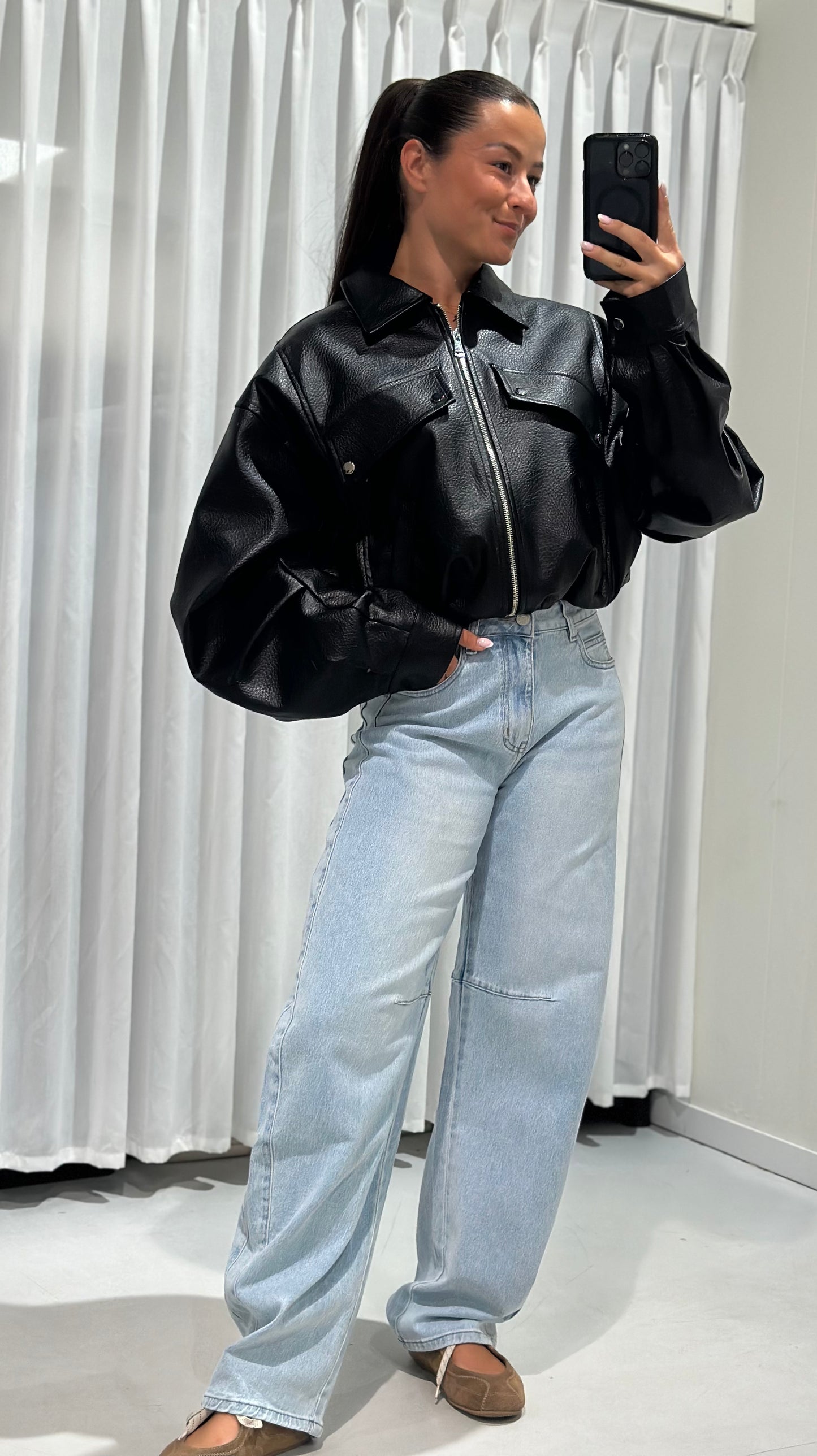 Avery jacket black