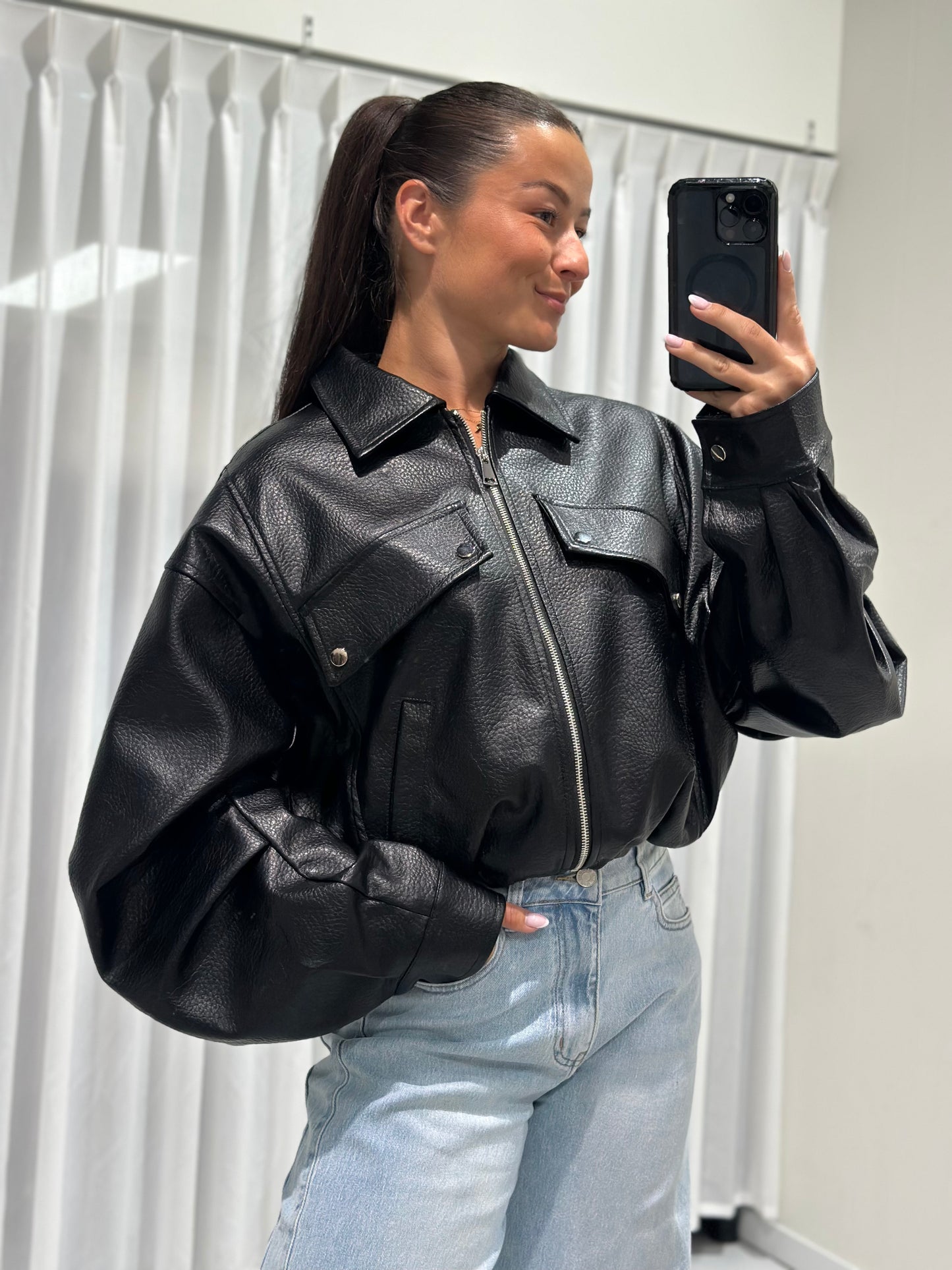 Avery jacket black
