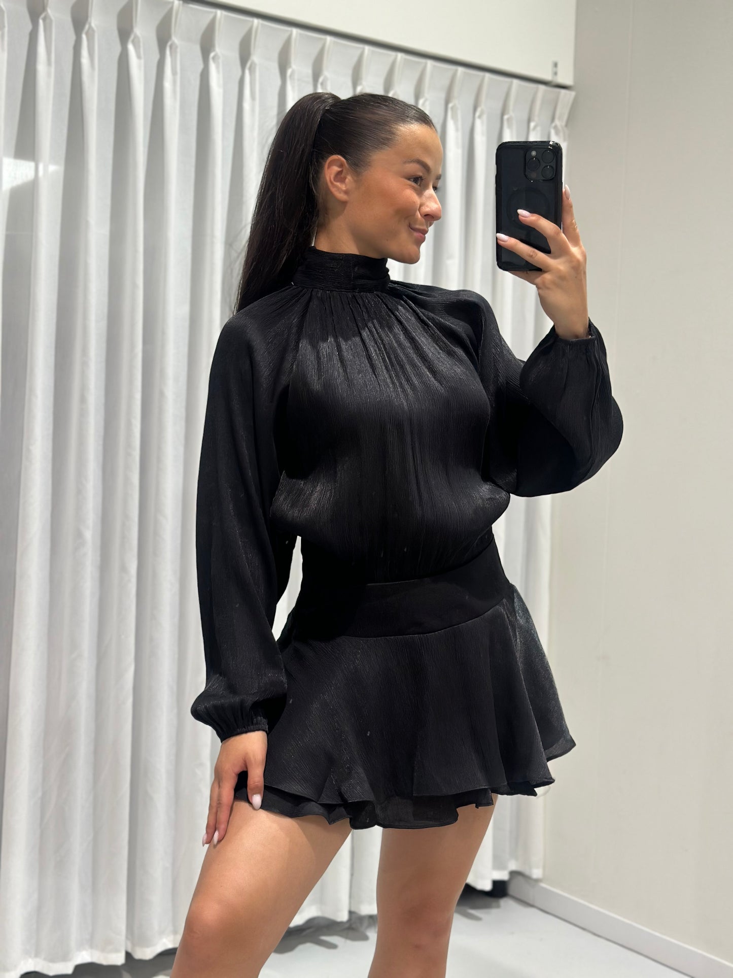 Puck dress black