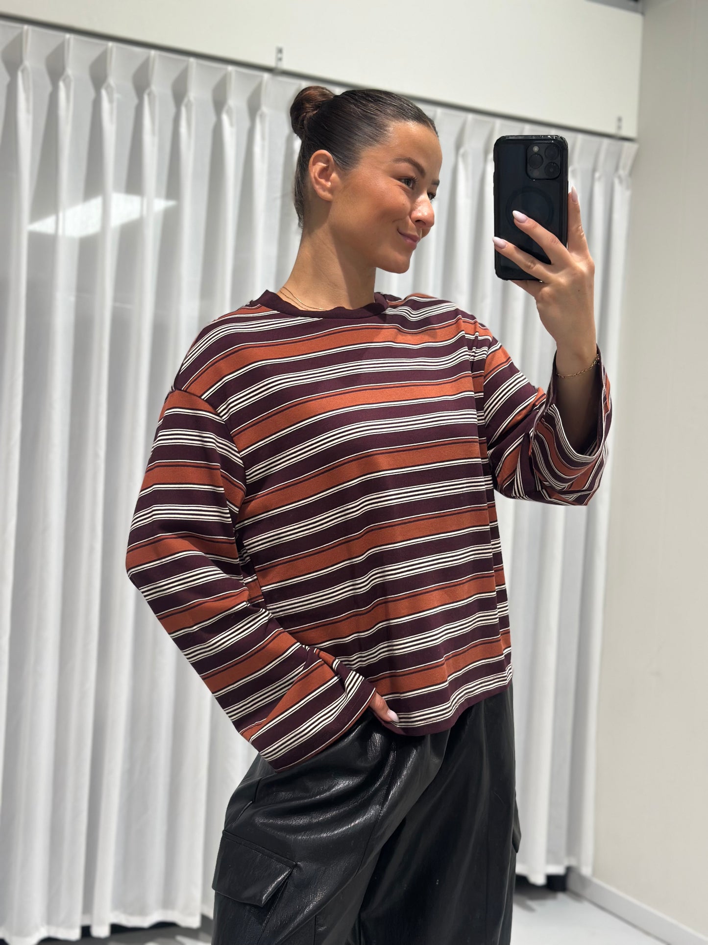 Lola tee burgundy