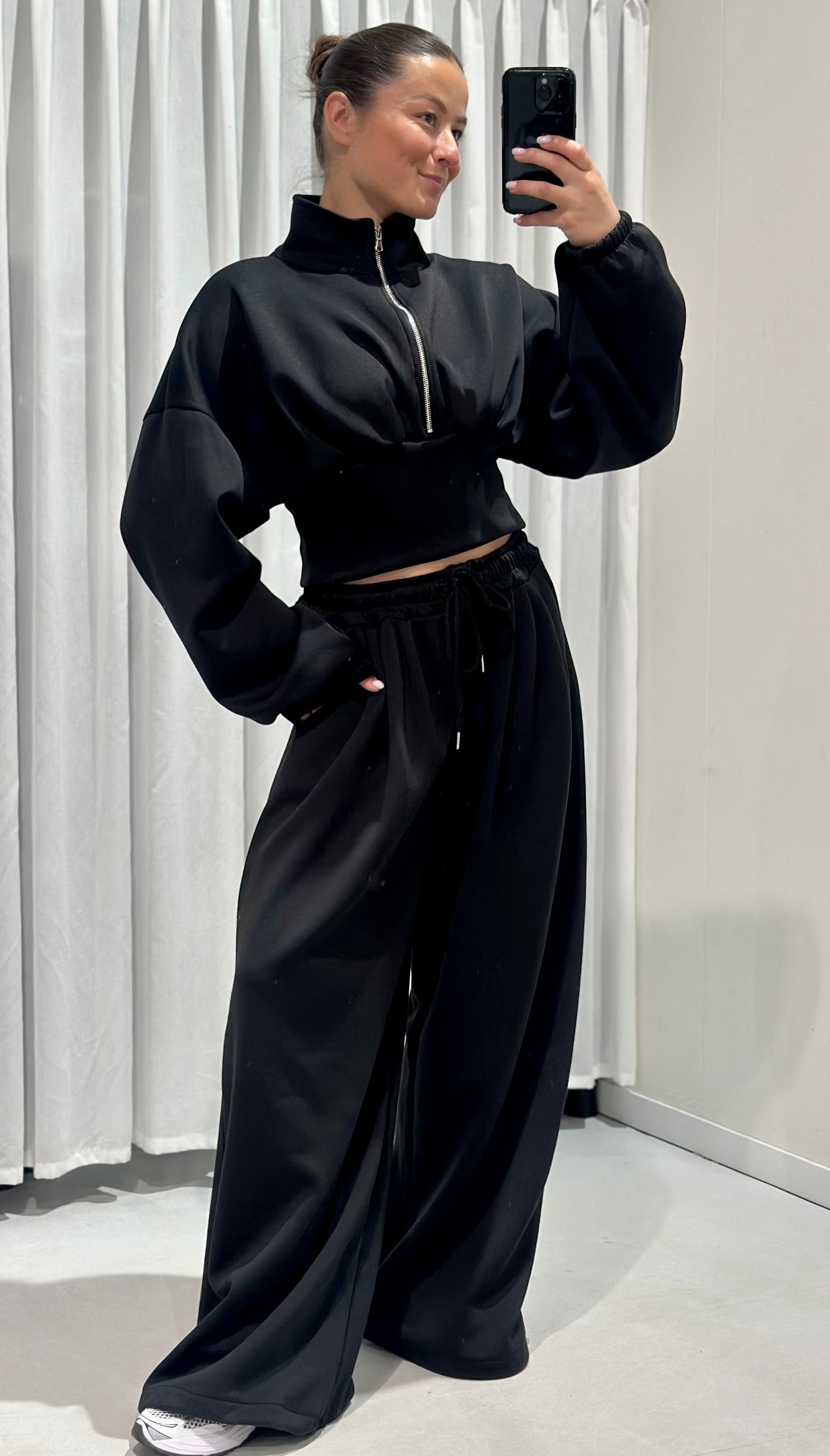 Ashley 2 piece set black