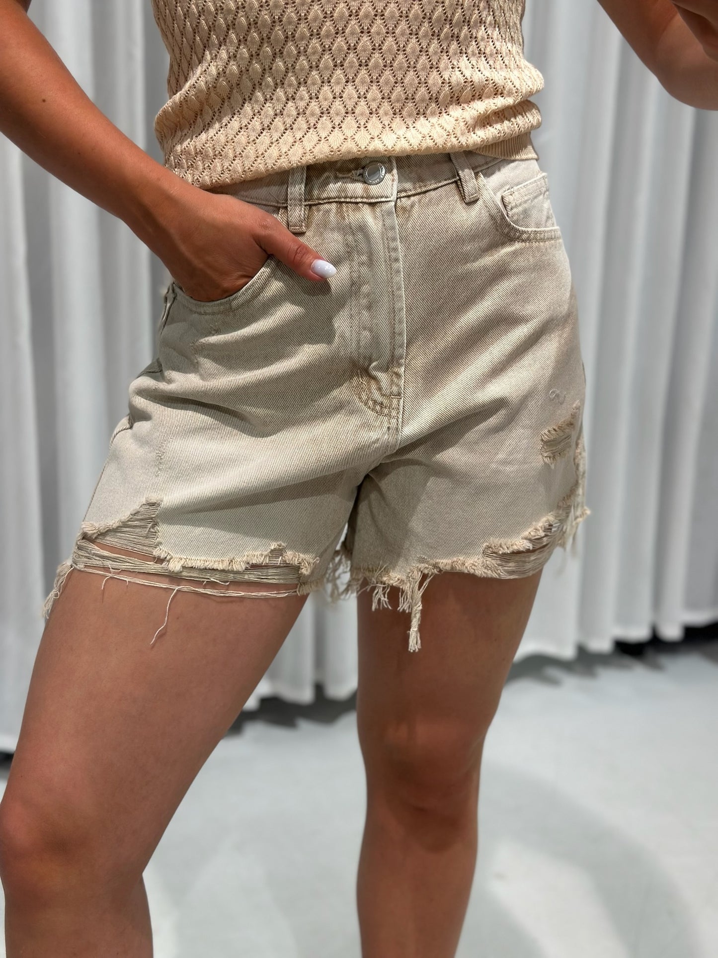 Lena laulia short beige