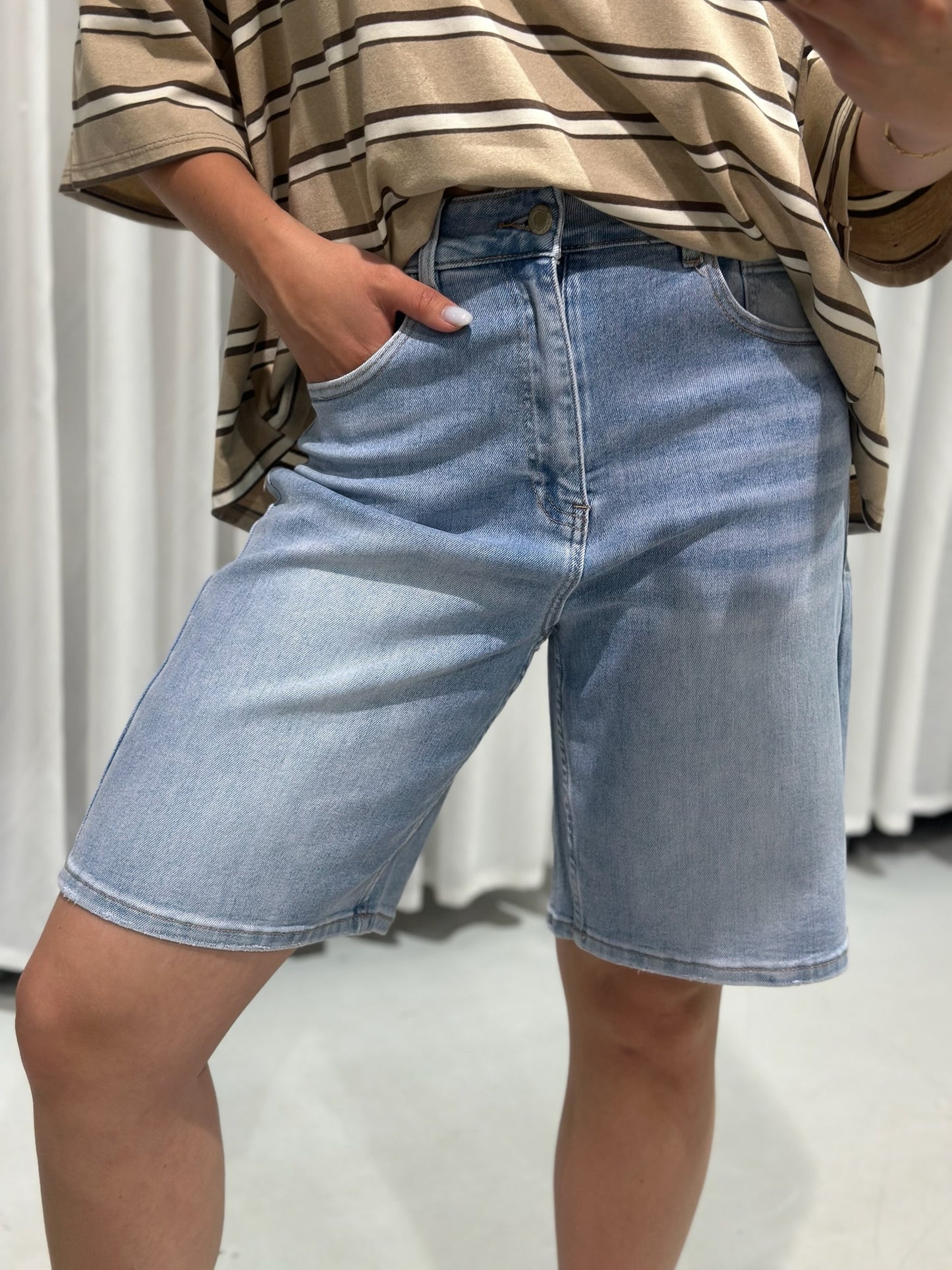 Alexandra laulia short