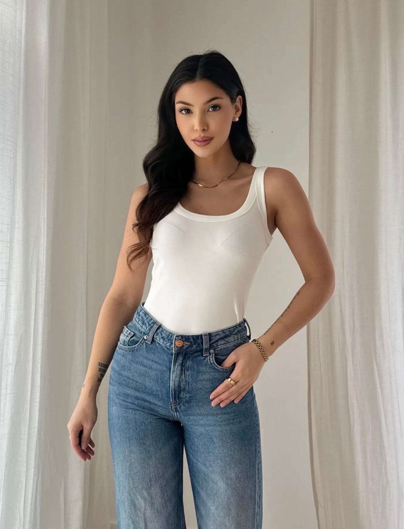 Amaya top white